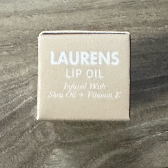 Laurens Strawberry Lip Oil infused with Shea Oil & Vitamin E - Picture 6 of 13